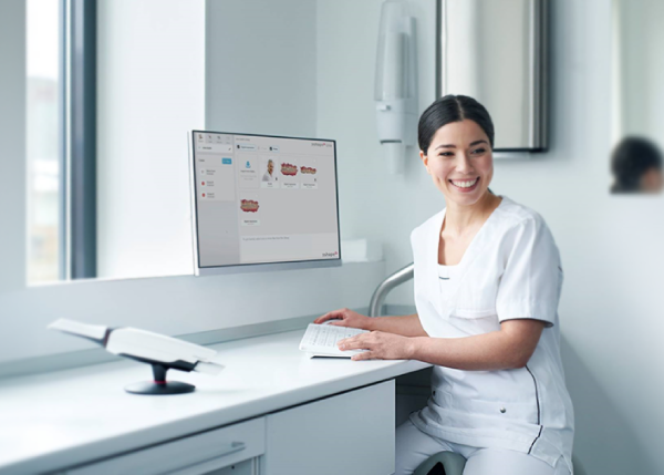 User working with TRIOS 4